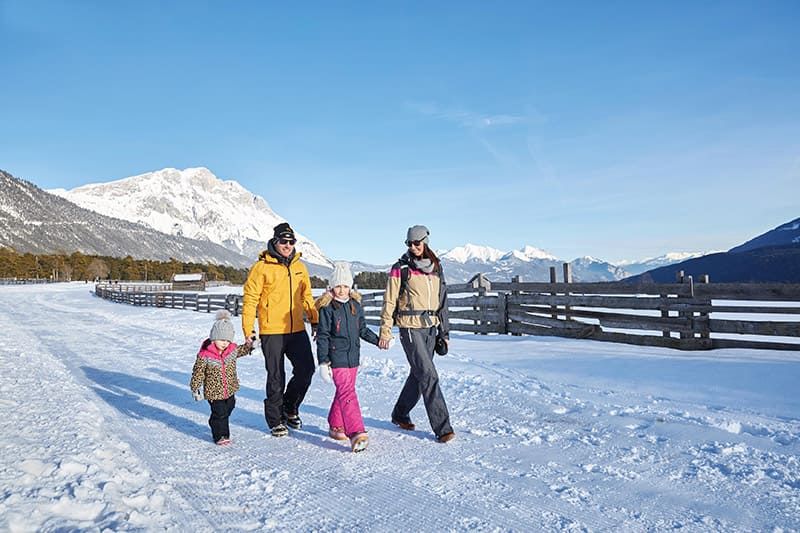 Winterwandern mit der Familie in Mieming Tirol